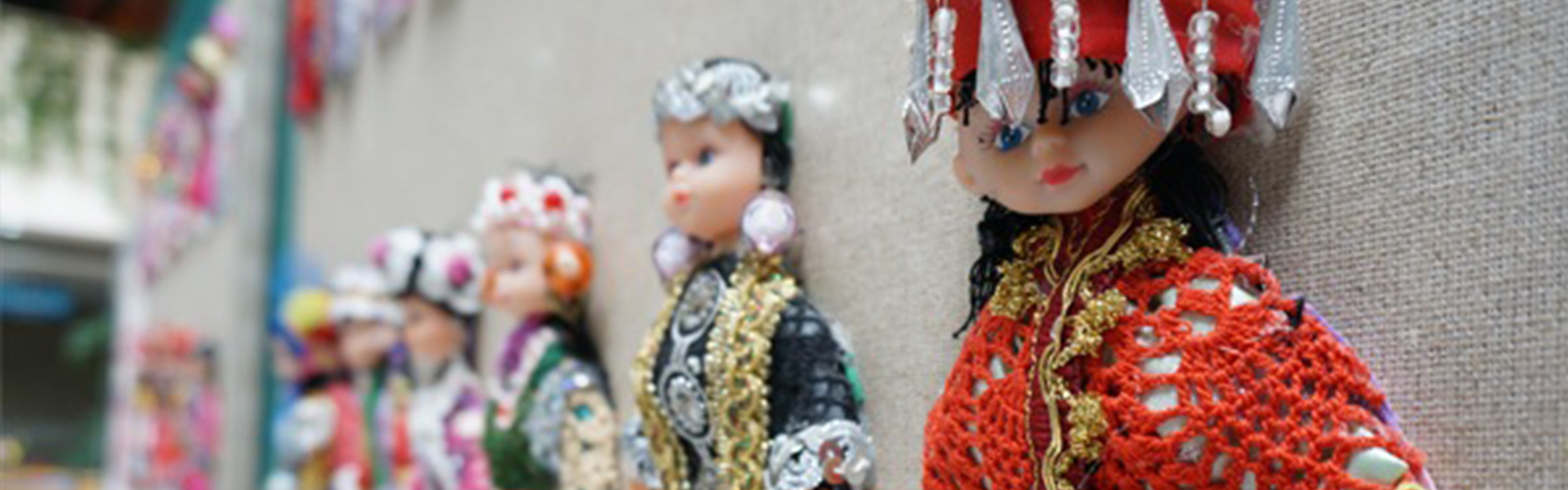 指尖传奇，裙裾生辉——沪台传统民族服饰展