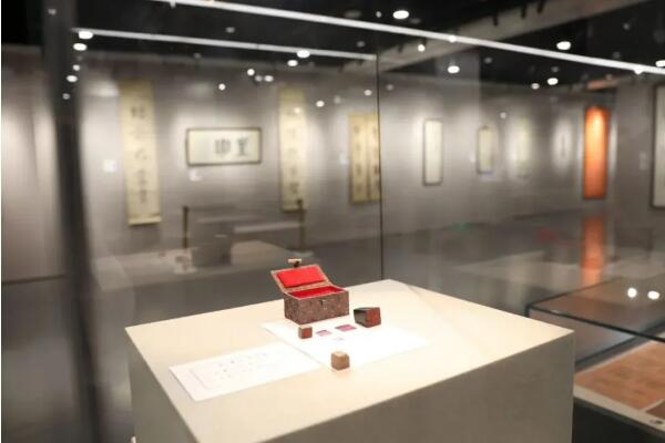 图5 “金石证史”版块展品