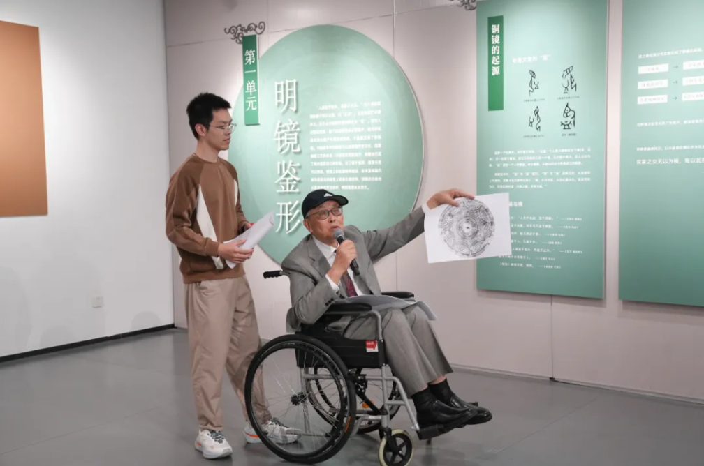 图5 王纲怀先生现场讲解